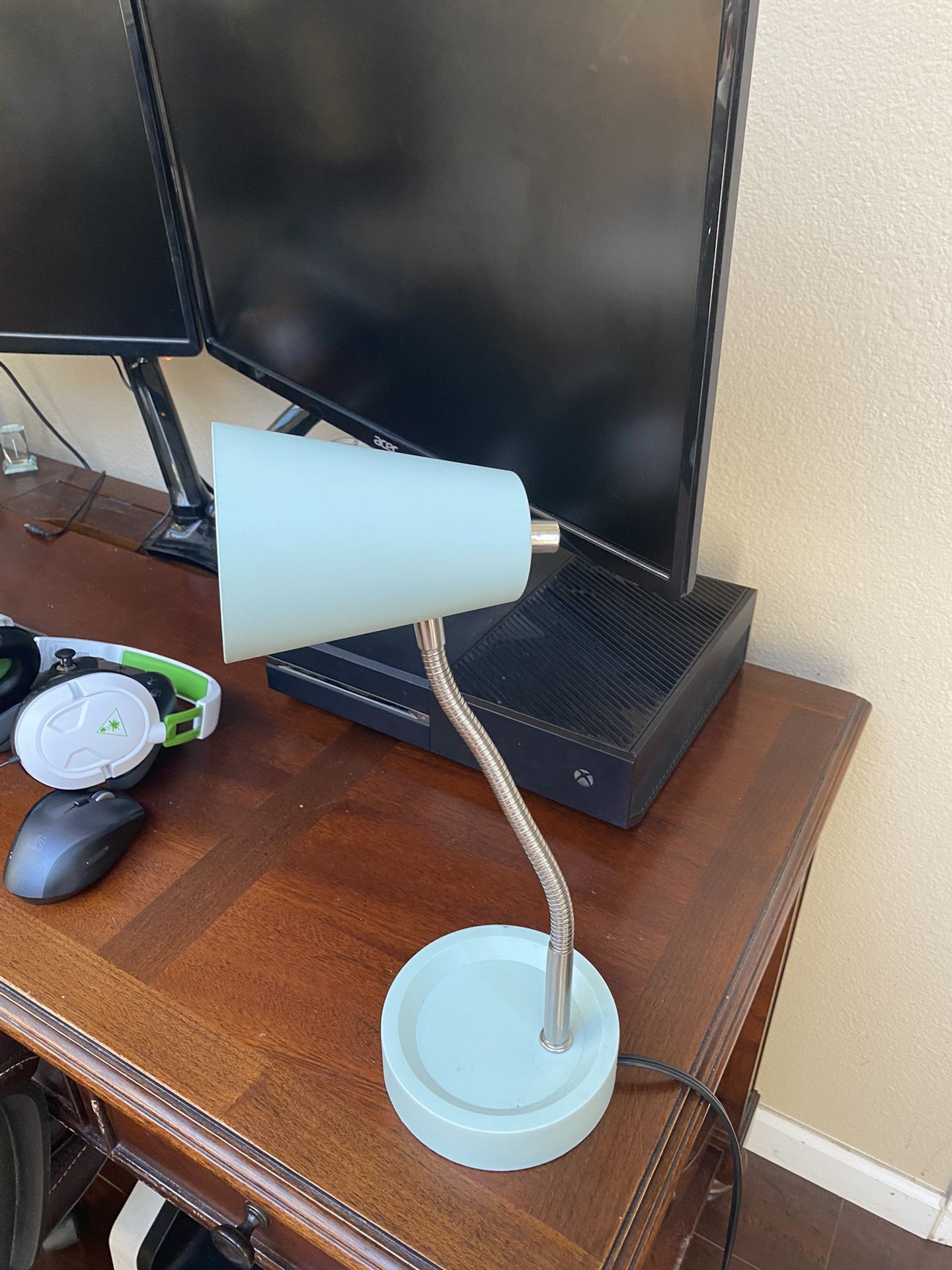 Desk lamp