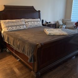 Elegant Wooden KING bedroom Set