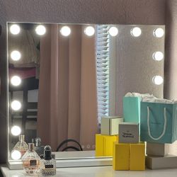 Hollywood Large Vanity 