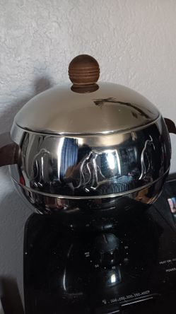 Vintage Penguin Hot & Cold Server