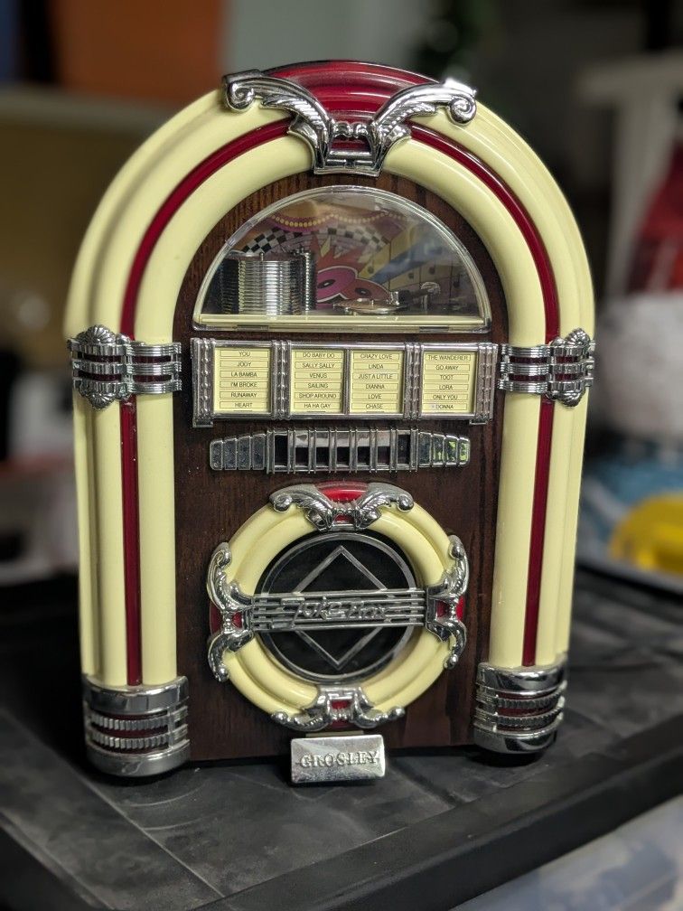 CROSLEY JUKEBOX WITH 20 SONGS