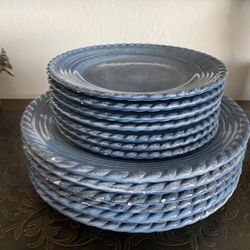 Dinner plate set a couple of the plates have a small chip