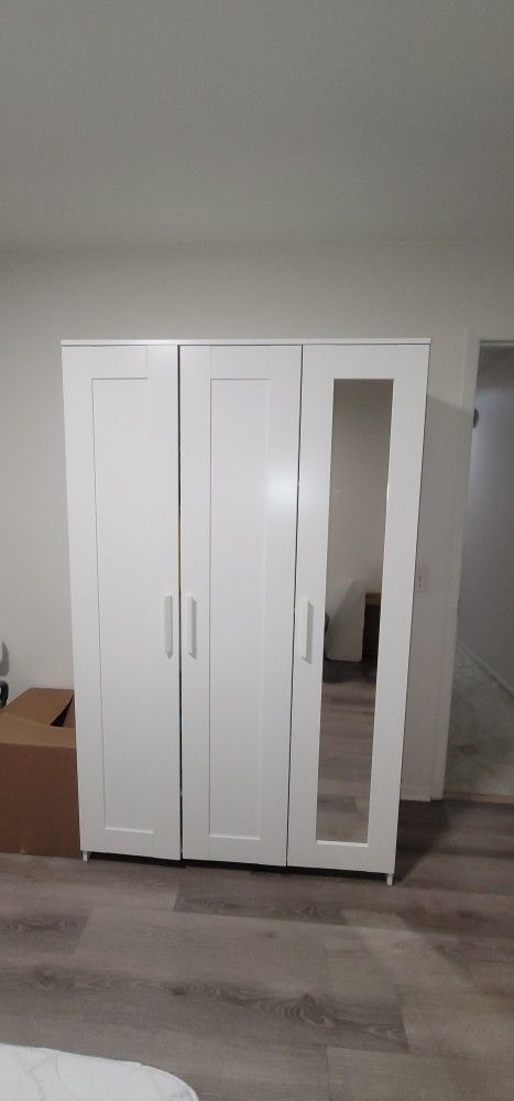 Closet With Shelves And Mirrors