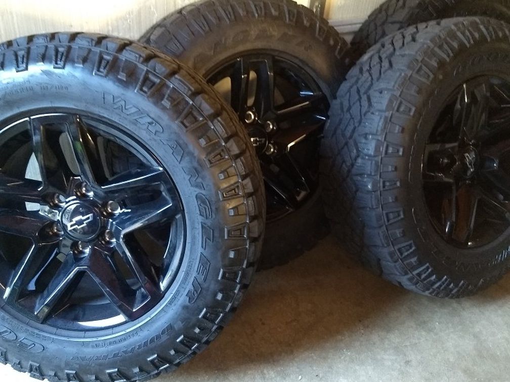 2020 Chevrolet Silverado Trail Boss Wheels and Goodyear Tire