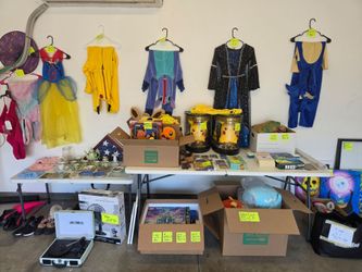 Garage Moving Sale Now until 7pm: Pokémon, Sportscards, Collectibles, Legos, Matchbox, Video games