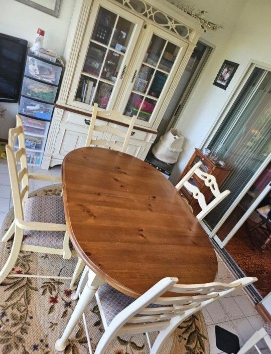 Dinet Set And China Cabinet/Hutch
