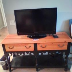 Dresser/ Table