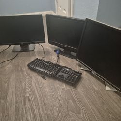 3 Monitors With Keyboard 