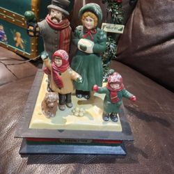 Dickens Holiday Creations Family Light up Holiday Scene Decoration Musical 1993