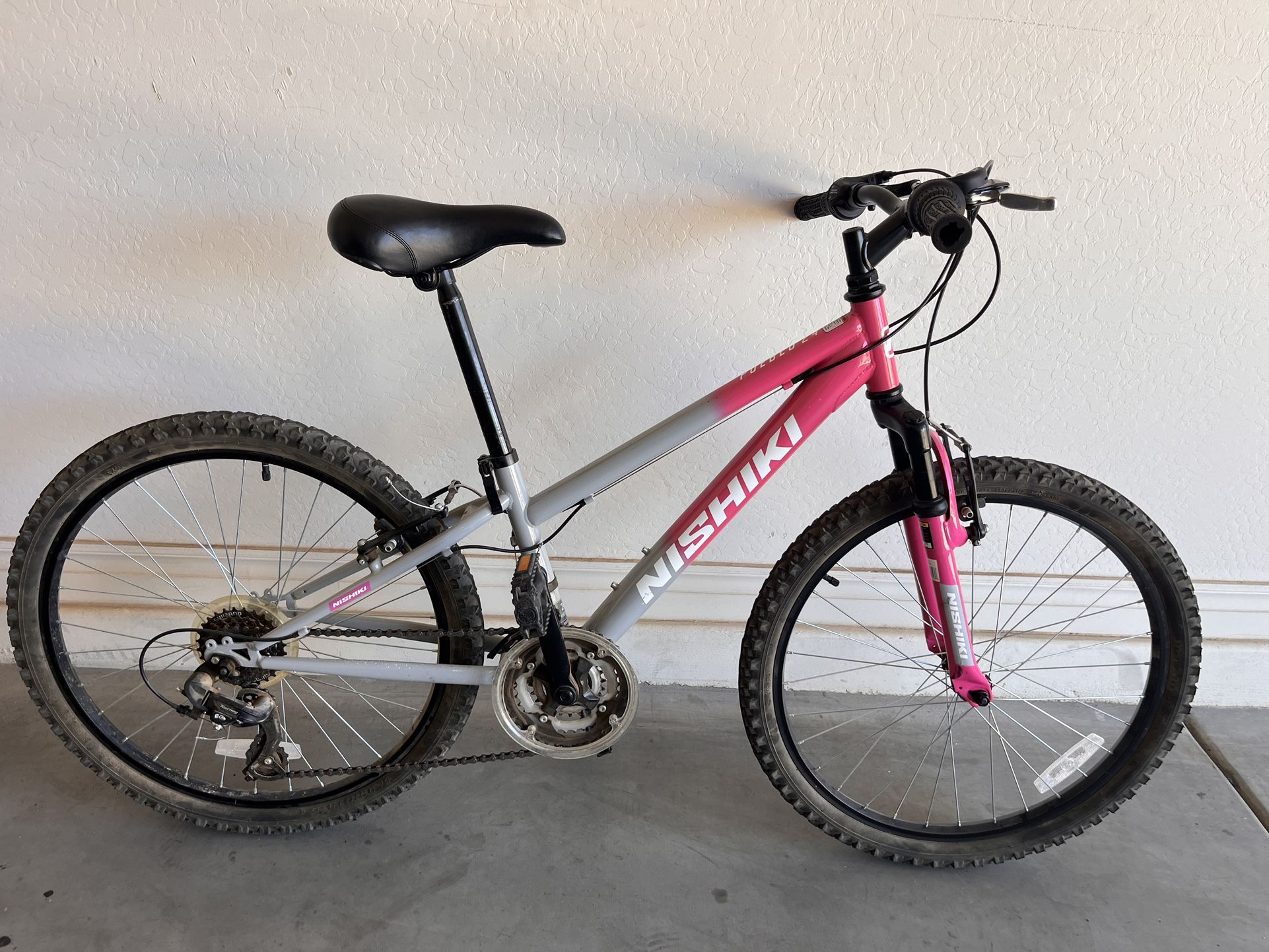 Girls 24” Nishiki Pueblo Mountain Bike Pink and Grey