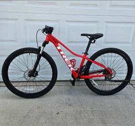 Like new! Trek Marlin 5 Mountain Bike