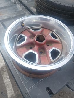 Oldsmobile cutlass 14 Inch Ralley wheel
