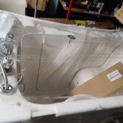 Walk in bathroom tub wheelchair access