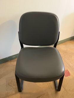 LIKE NEW OFFICE CHAIR BEAUTIFUL
