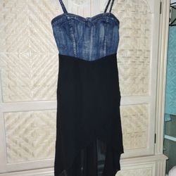 Denim dress

Size 7-8
