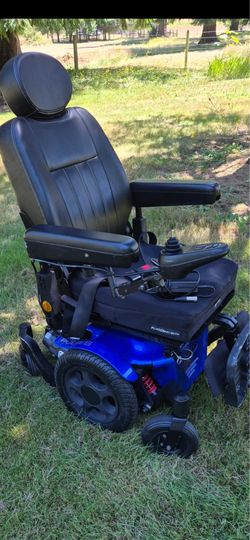 Pulse 6 electric mobility chair