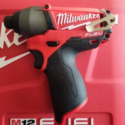 Milwuakee M12 Impact Driver 