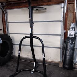 Everlast Punching Bag With Stand 