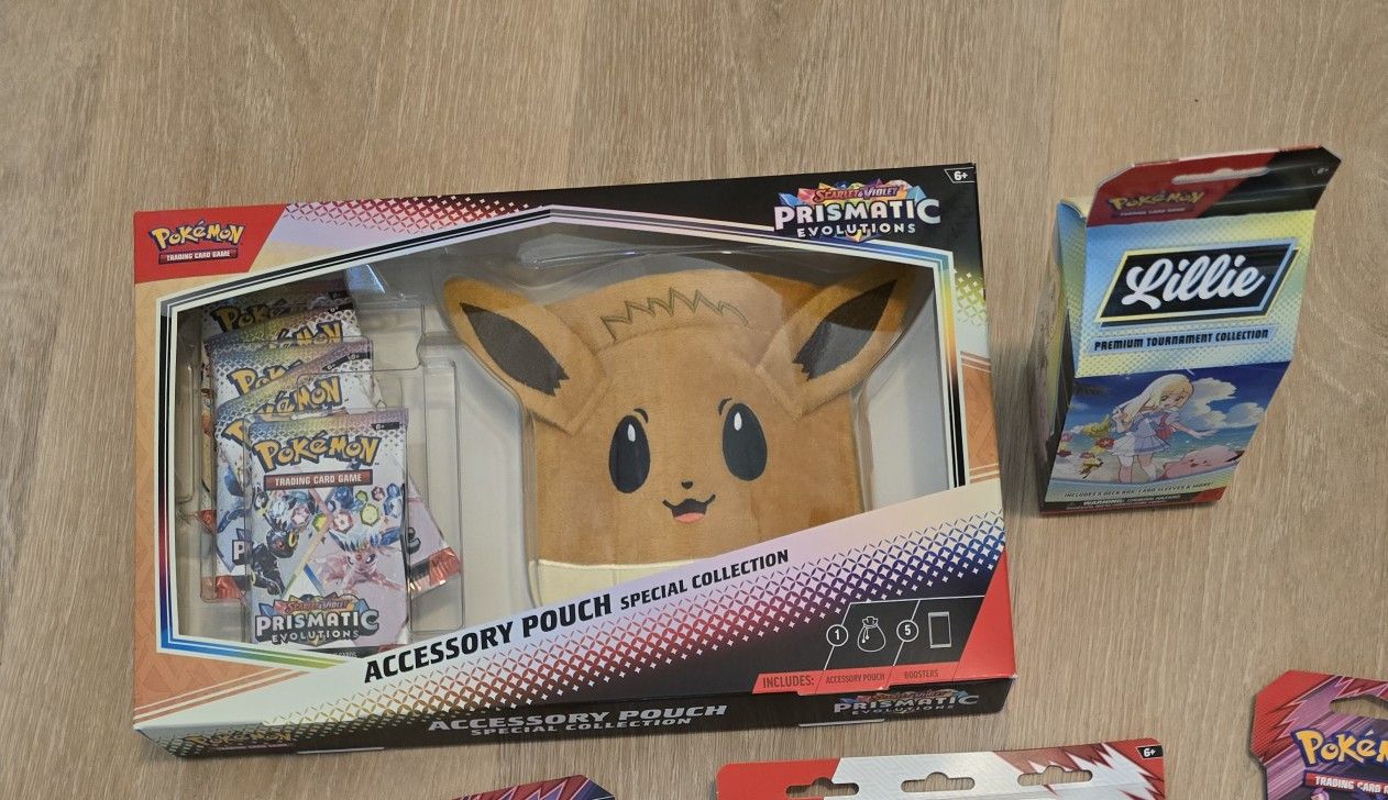 Prismatic Evolutions Eevee Pouch Accessory