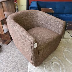Clove Swivel Chair
