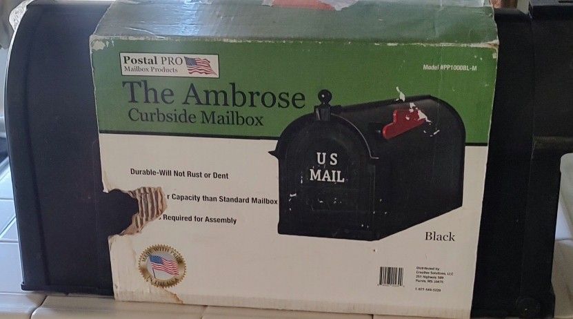 The Ambrose Curbside Mailbox (Black)
