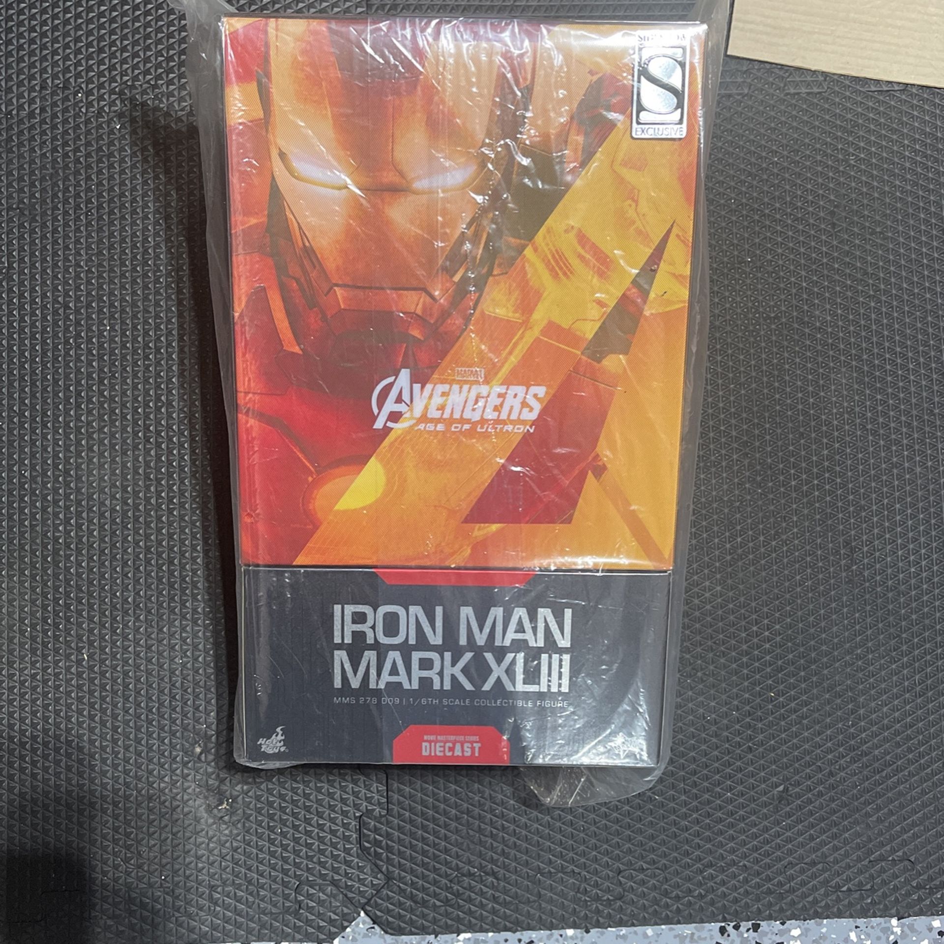 Hot Toys Iron Man Mark XLIII