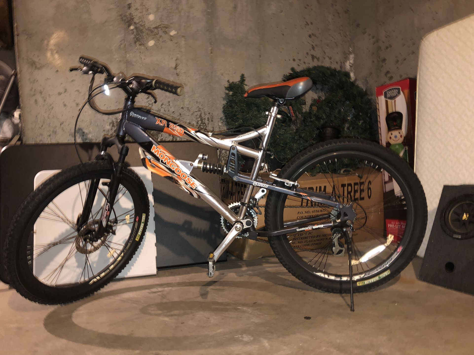 Mongoose Xr250 Mountain Bike 21 Speed $130