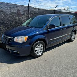 2012 Chrysler Town And Country 