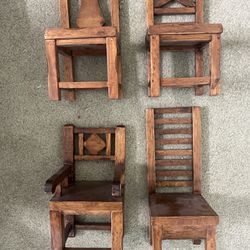4 Wooden Chairs Small Can Be Hung On The Wall
