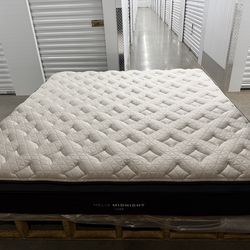 Like New Helix Luxe Midnight California King Mattress with GlacioTex Cooling Cover