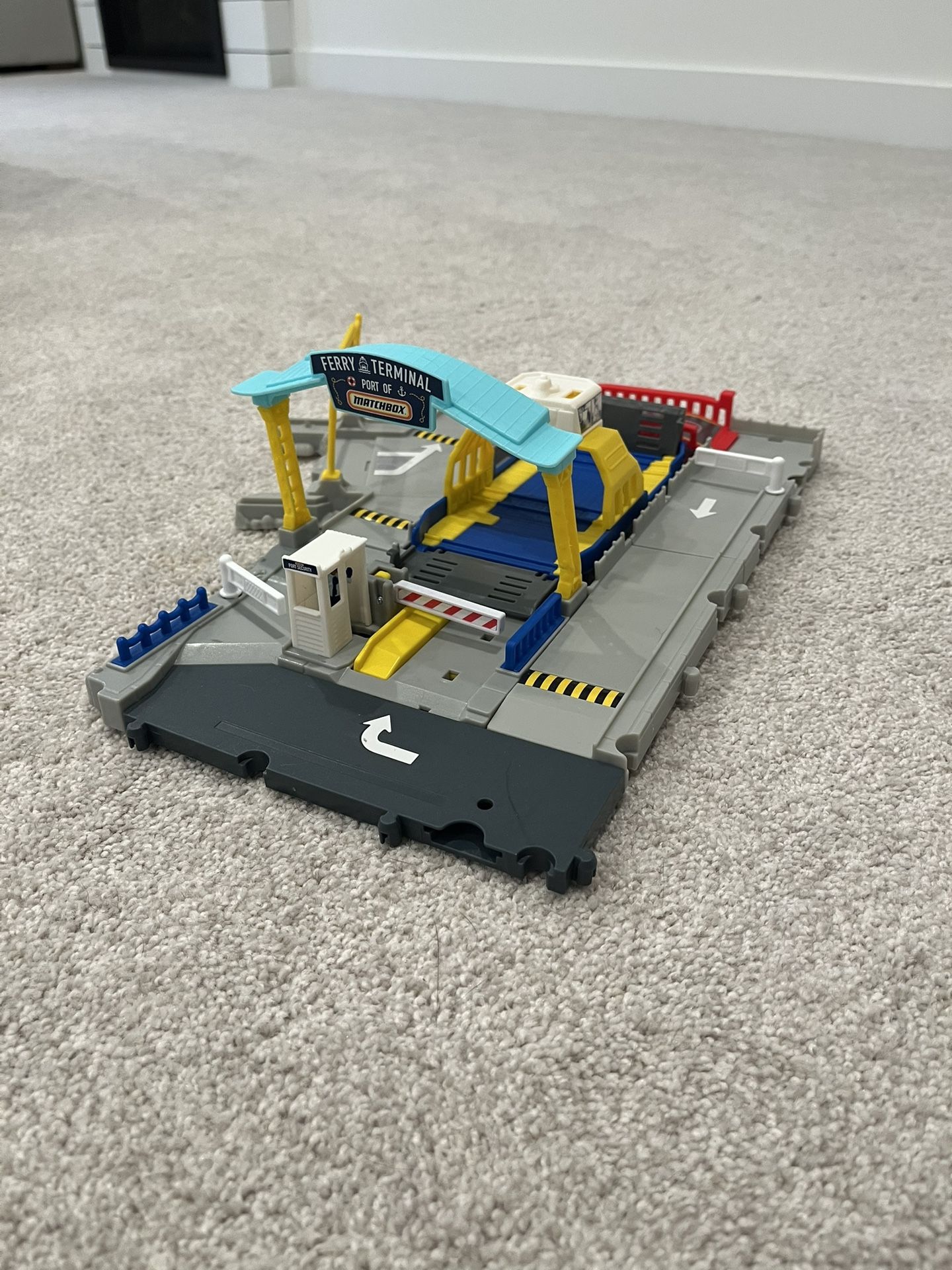 Matchbox Ferry Port Set with Detachable Wheeled Ferry