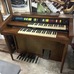 Lowrey Piano