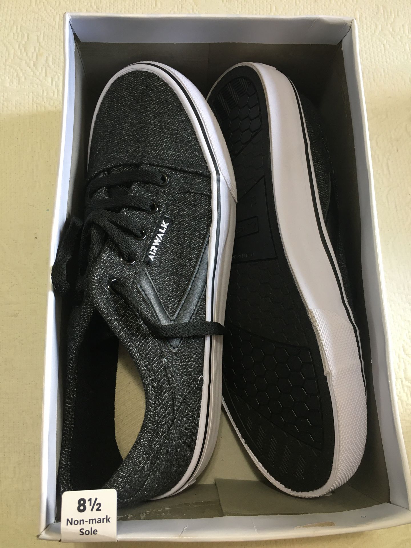Men’s size 8 1/2 white black gray or white sneaker brand new never used