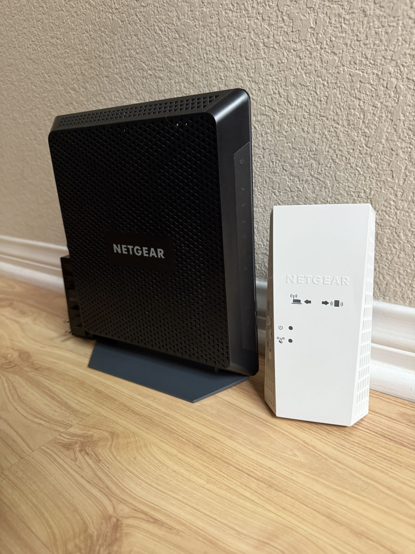 NETGEAR Nighthawk Cable Modem WiFi Router Combo/Extender Included