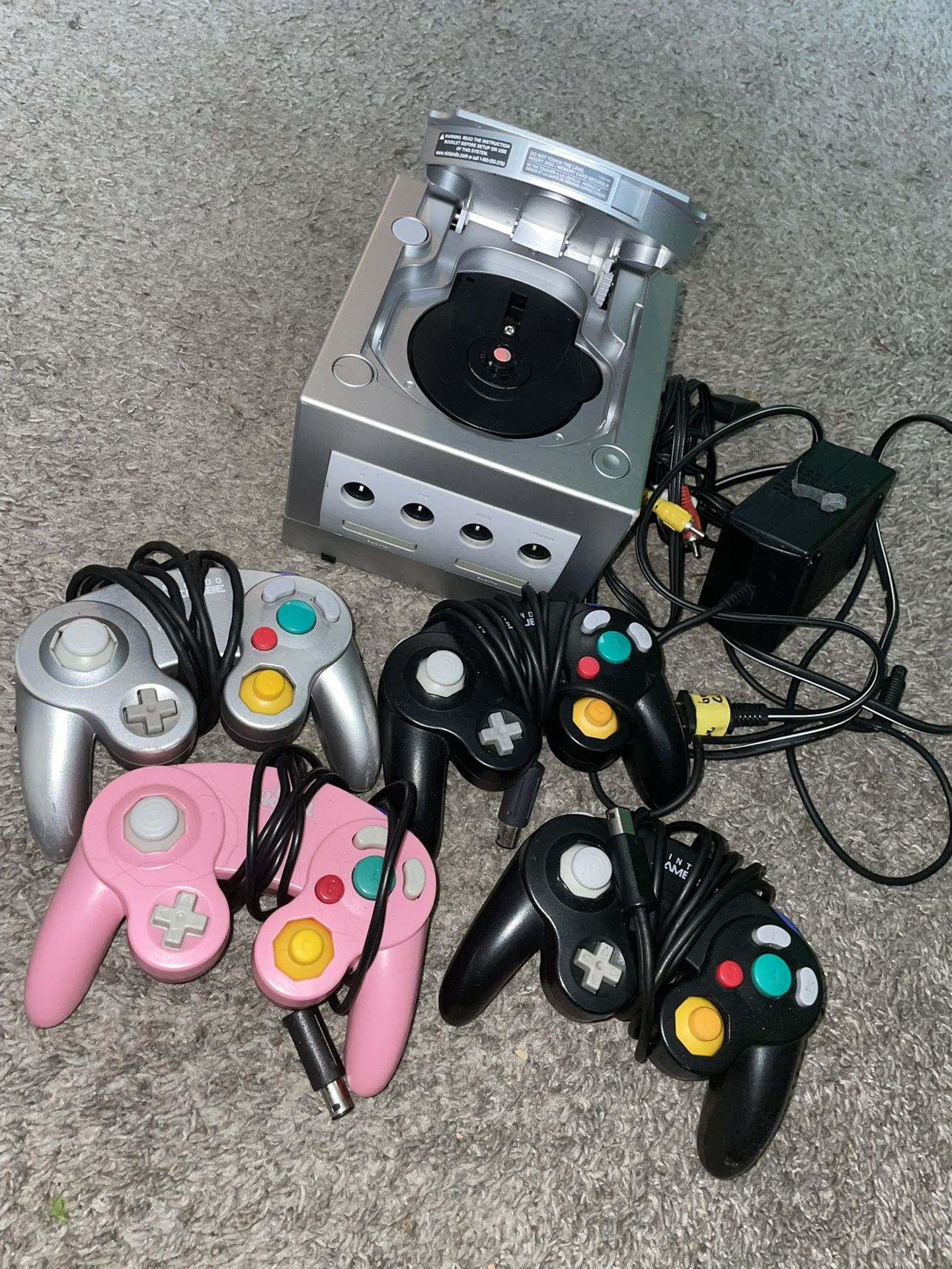 Game Cube Comes W/ Controllers & Game