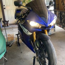 2005 R6 