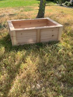 Cedar Garden Bed Planter Box