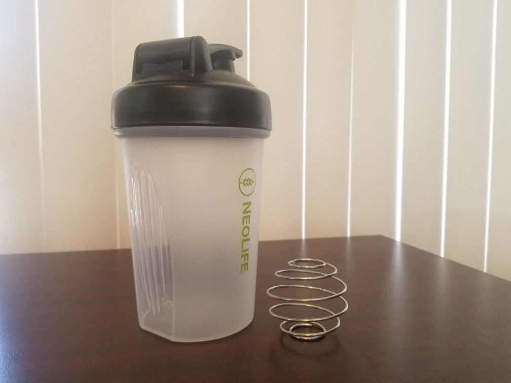 Shake bottle with blender ball green or black