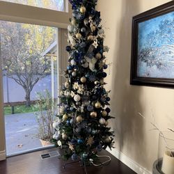 FREE 10 Ft Beautiful Christmas Tree With Lights