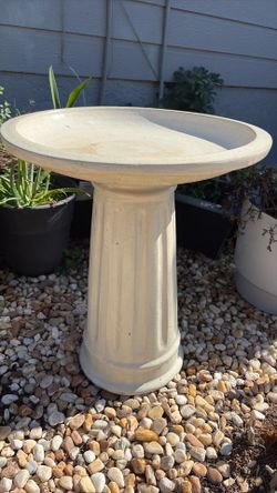 Ceramic pedestal