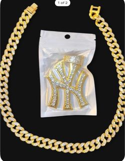 New York Yankees chain and pendant