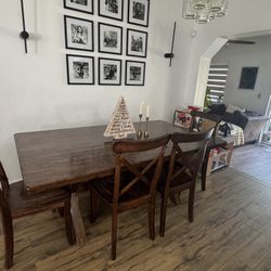 Wooden Dinning Room Table 