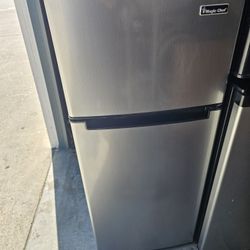 Mini Fridge W/ Freezer
