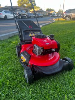 LAWN MOWER CRAFTSMAN  NO PRIME  NO CHOKE  AUTOMATIC  START  IN GREAT CONDITION  LIKE NEW