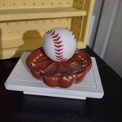 Vintage, Beisball, Glove, And Ball, Salt And Pepper Shaker's, Mint Condition.