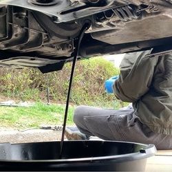 Cambio De Aceite $60 Cambio De Bujías $100 Y Cambio De Bobinas $70 Y Cabio De Llanta Por $60 Oil Change $60-spark Plug Change $100-and Coil Change $70