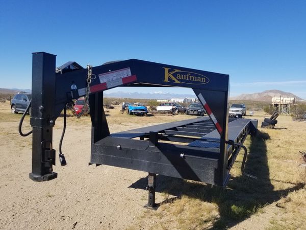 2018 Kaufman gooseneck 3 car hauler for Sale in San Bernardino, CA