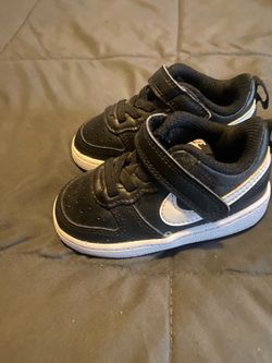 Nike Toddler Sneakers Black and White size 5c