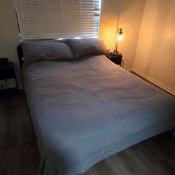 Queen bed and Nightstands 