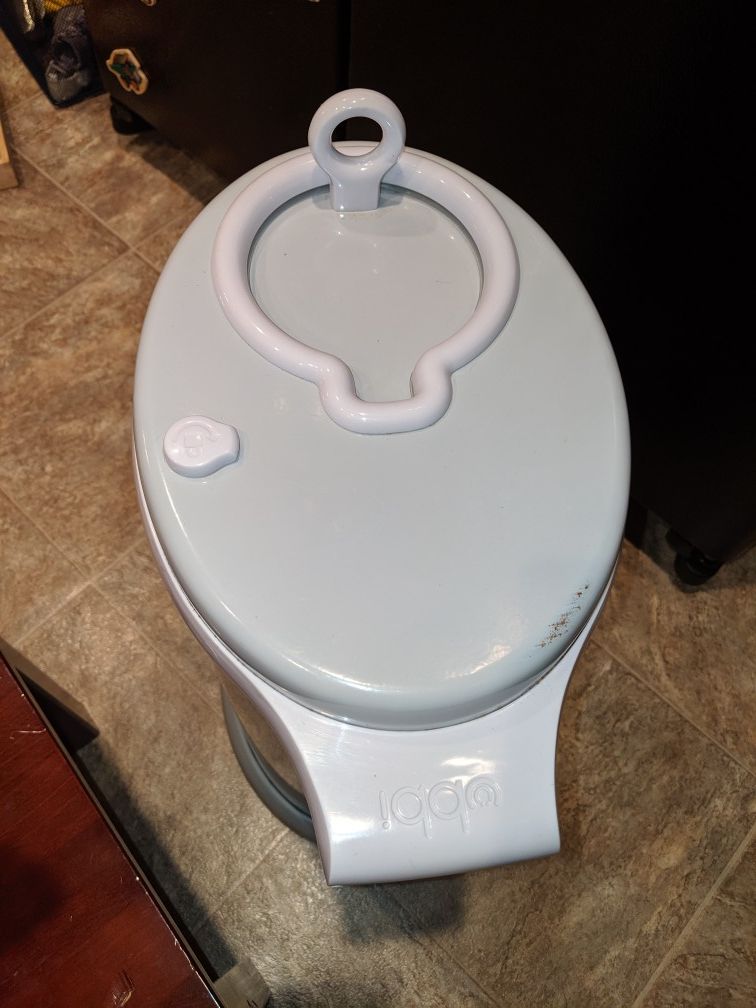 Ubbi cloth diapering pail with with two waterproof liners